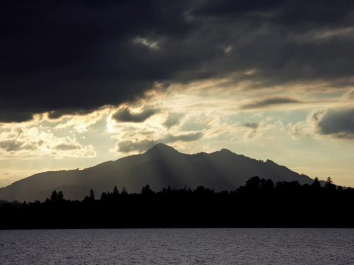 Abendwolken am See