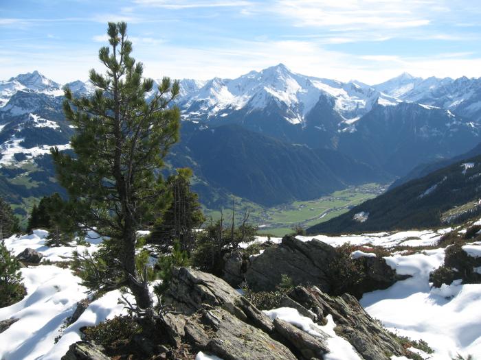 erster Schnee in den Bergen