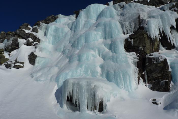 Gefrorener Wasserfall