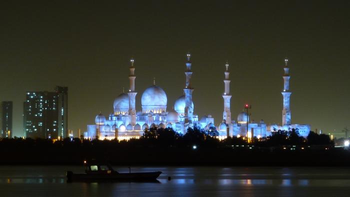 Sheikh Zayed Moschee am Abend