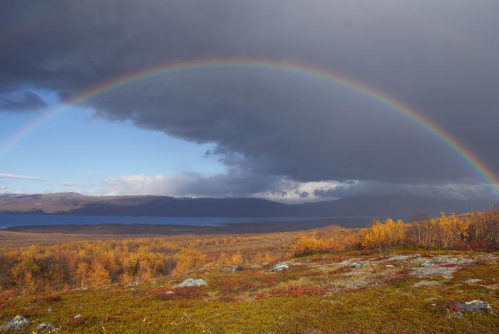 Regenbogen über dem Torneträsk