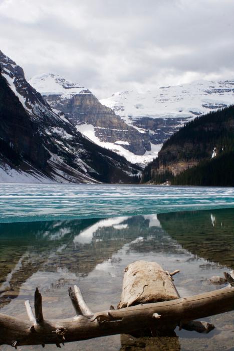 Halbgefrorener Lake Louise