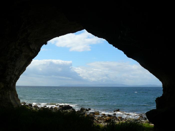 Höhle mit Aussicht
