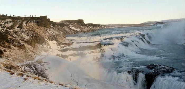 Der Gullfoss im sonnigen Winterkleid